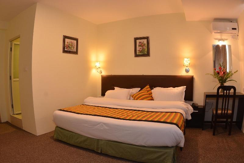 Hotel Serenity image