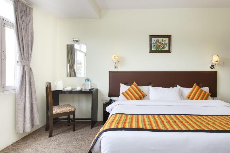 Hotel Serenity image