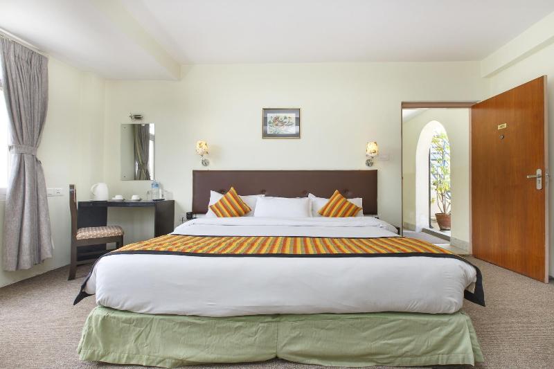 Hotel Serenity image