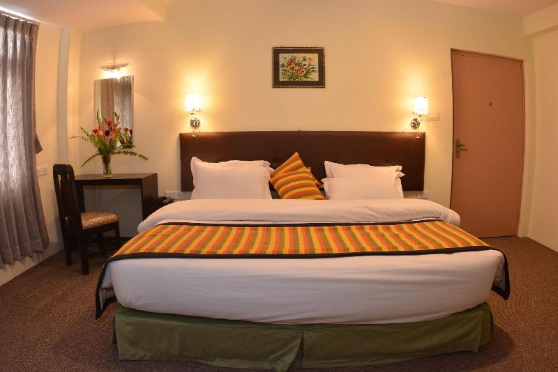 Hotel Serenity image