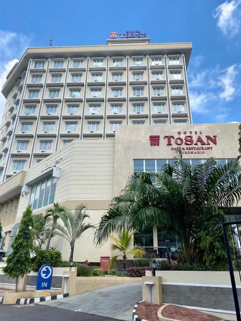 Hotel Tosan Solo Baru image
