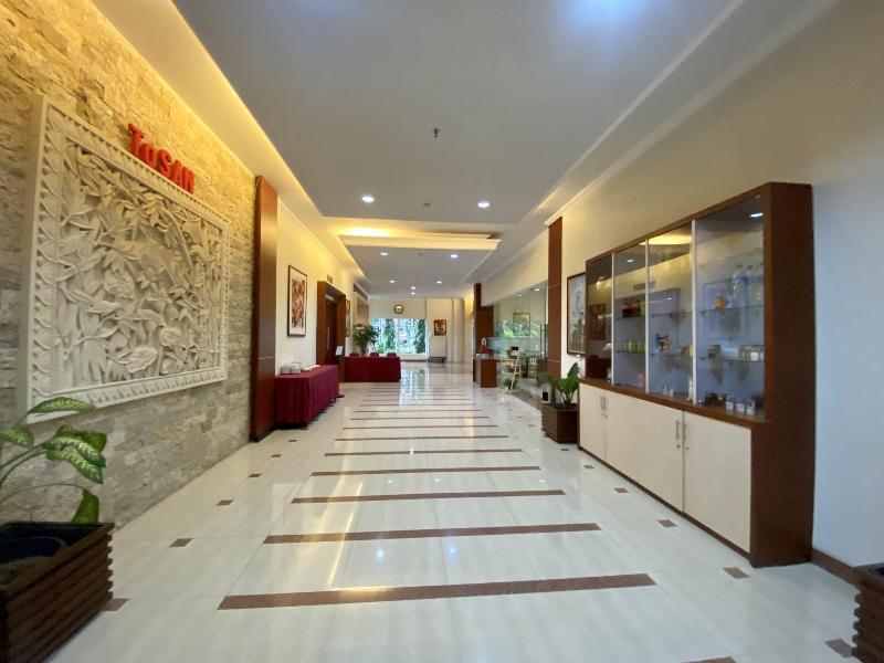 Hotel Tosan Solo Baru image