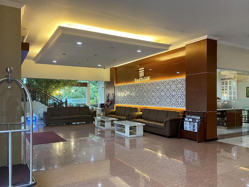 Hotel Tosan Solo Baru image