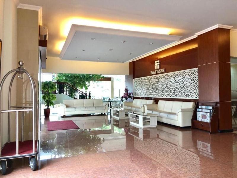 Hotel Tosan Solo Baru image