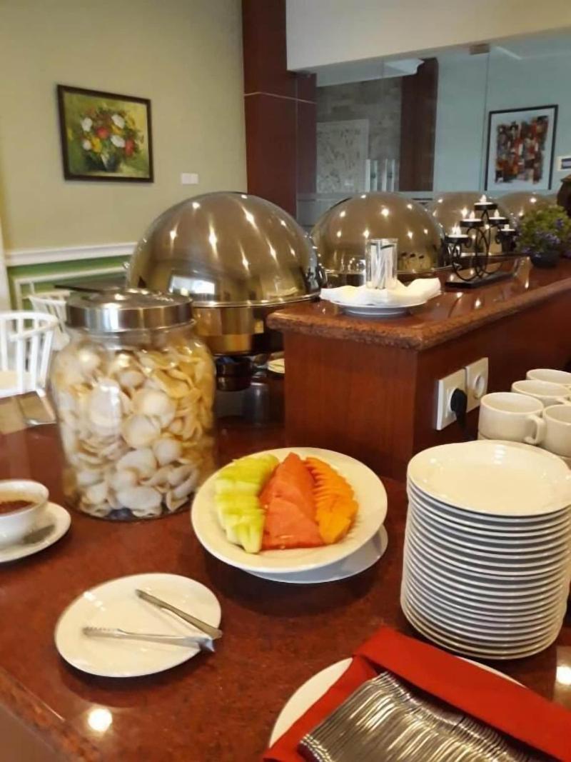 Hotel Tosan Solo Baru image