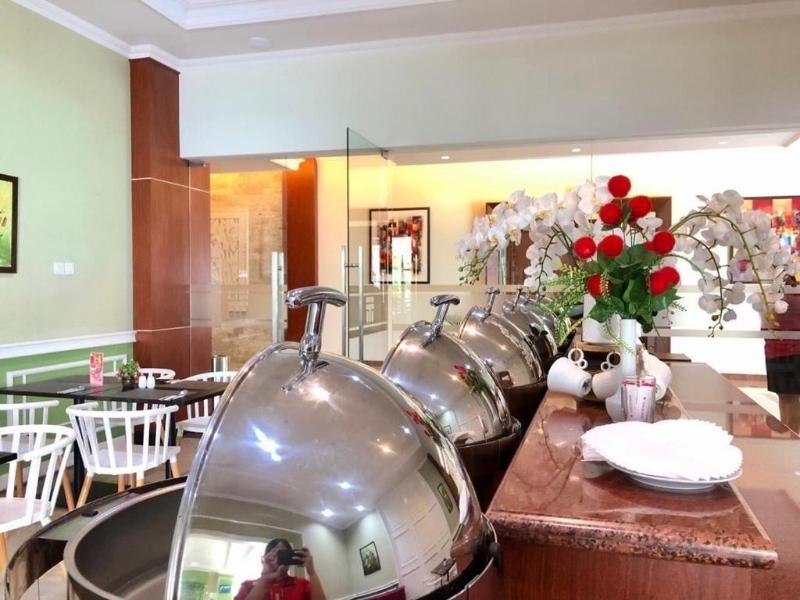 Hotel Tosan Solo Baru image