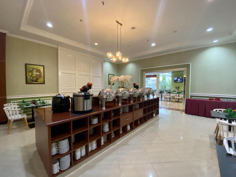 Hotel Tosan Solo Baru image