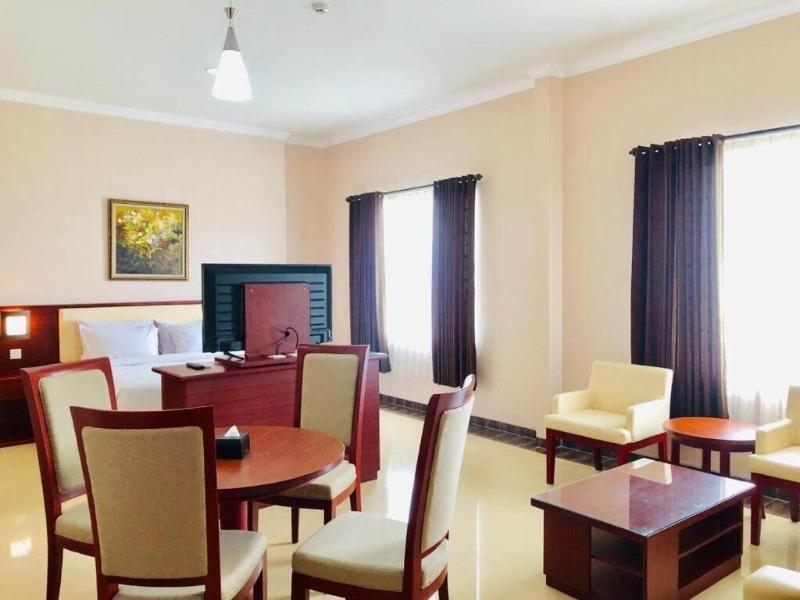Hotel Tosan Solo Baru image