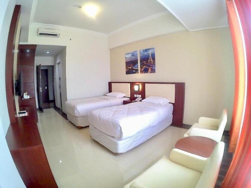 Hotel Tosan Solo Baru image