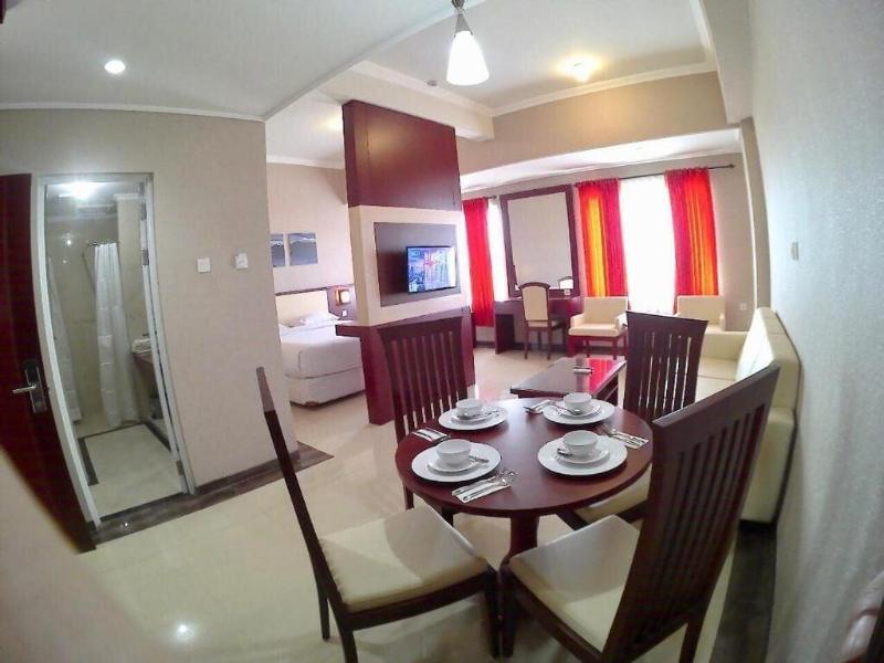 Hotel Tosan Solo Baru image