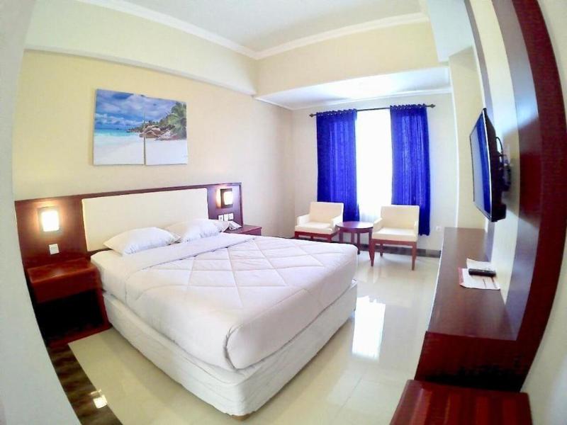 Hotel Tosan Solo Baru image