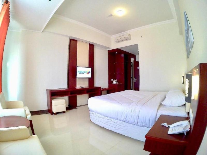 Hotel Tosan Solo Baru image
