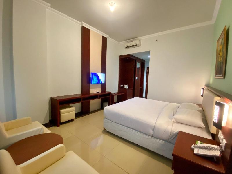 Hotel Tosan Solo Baru image
