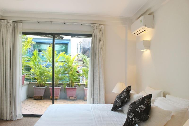 Downtown Retro Serviced Apartment image