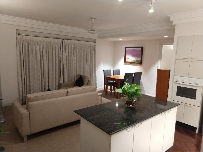 Downtown Retro Serviced Apartment image
