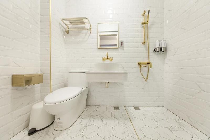 Slow Inn image