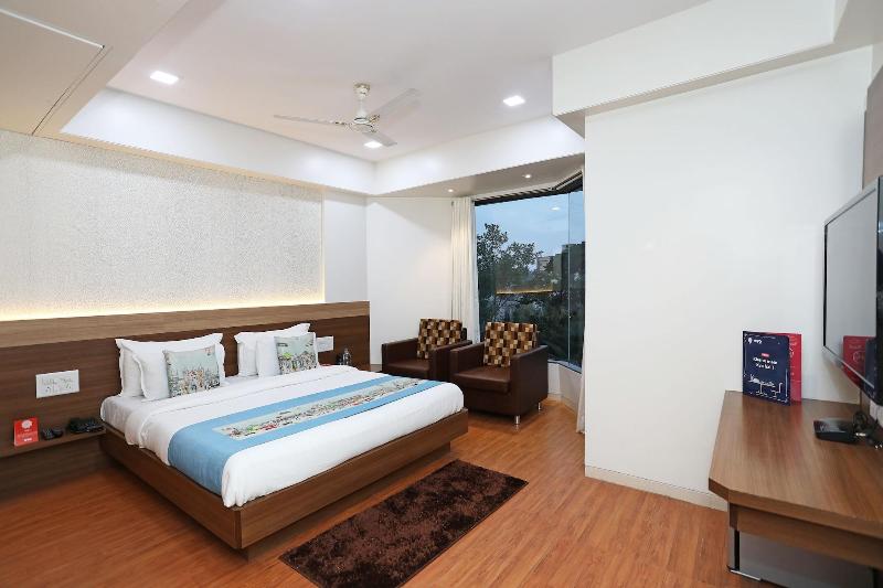 OYO 10672 Hotel Riviera — main photo
