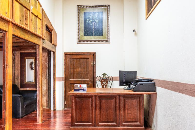 Capital O Hotel Villa Azura image