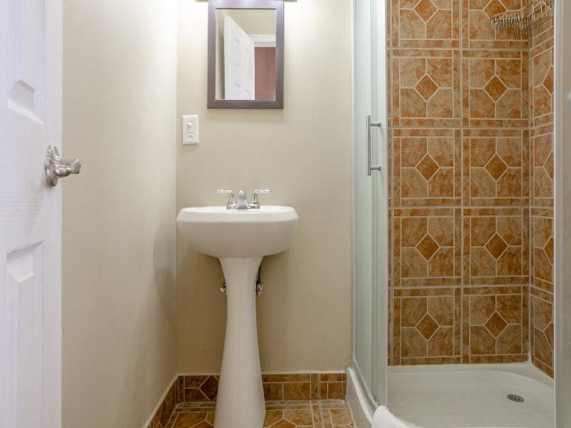 Capital O Hotel Villa Azura image