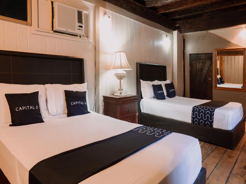 Capital O Hotel Villa Azura image