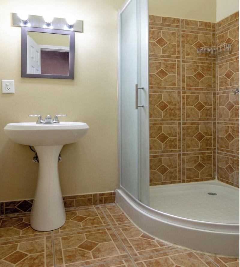 Capital O Hotel Villa Azura image