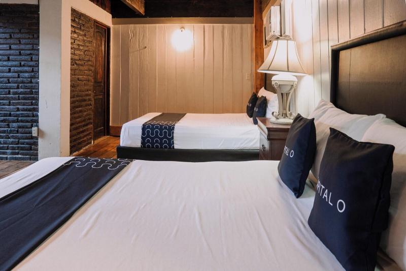 Capital O Hotel Villa Azura image