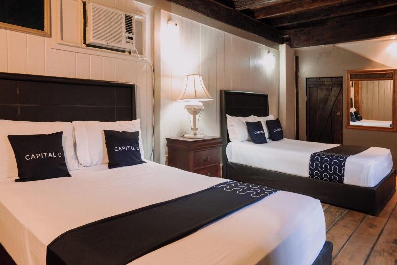 Capital O Hotel Villa Azura image