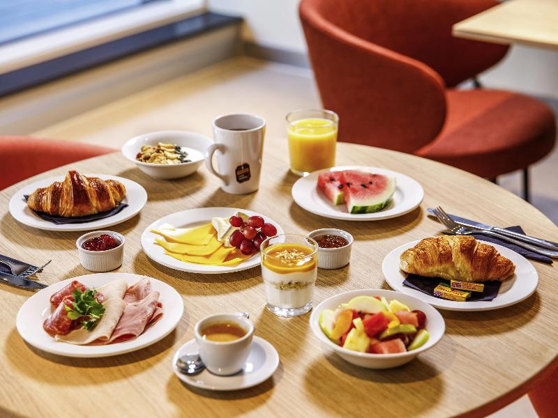 ibis budget Manchester Airport image