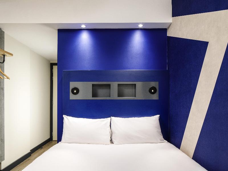 ibis budget Manchester Airport image