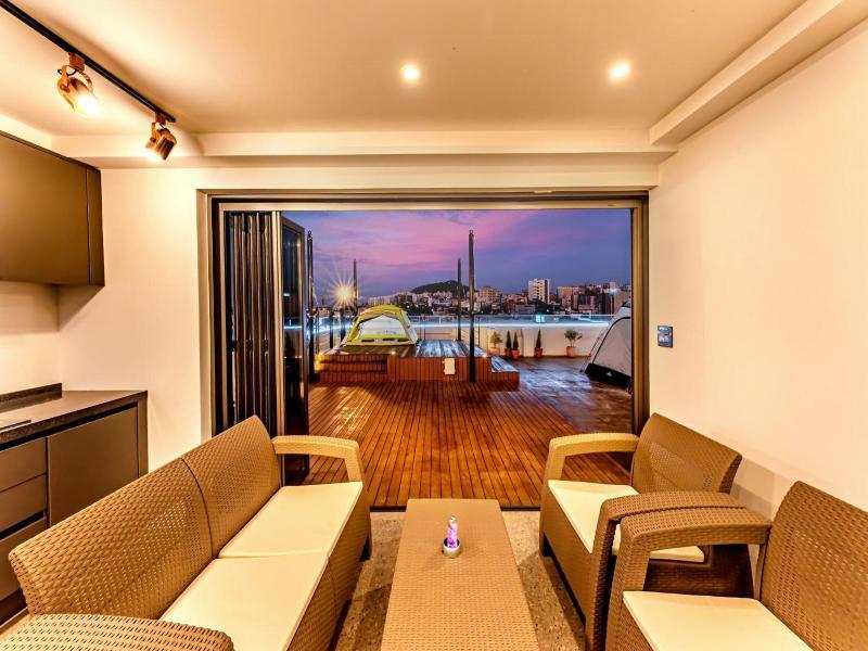 The Jade hotel image