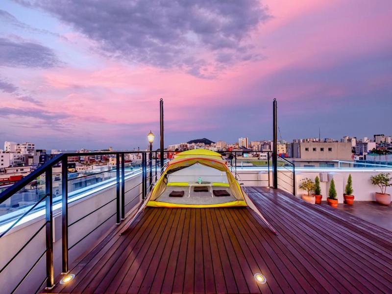 The Jade hotel image
