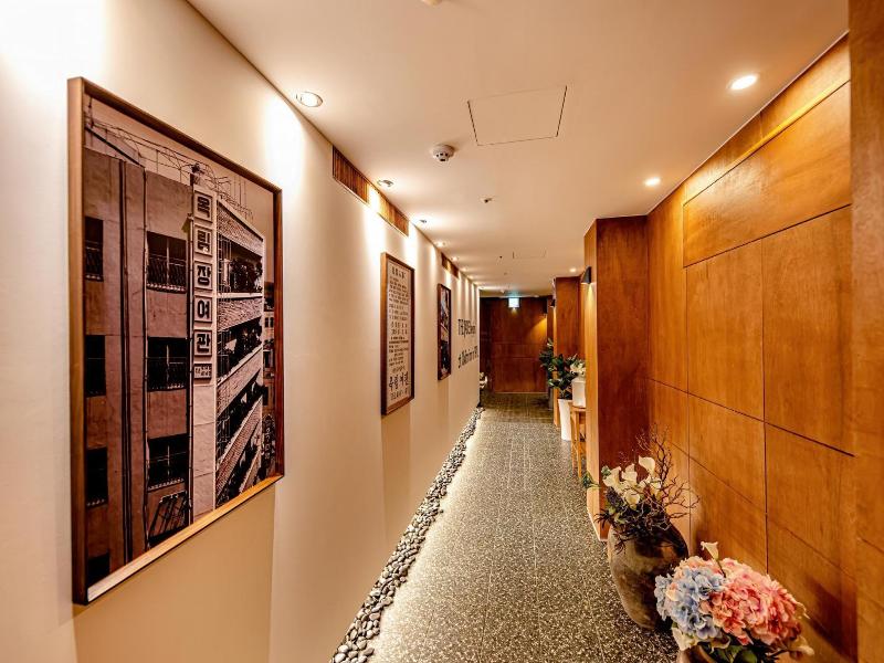 The Jade hotel image
