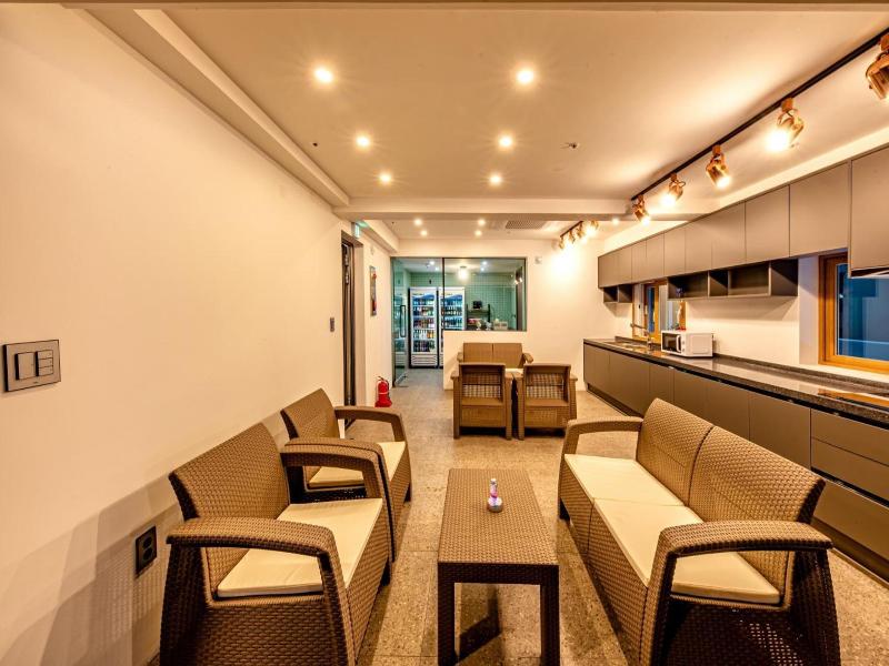 The Jade hotel image