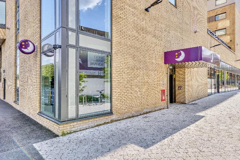 Premier Inn  Oxford Botley image