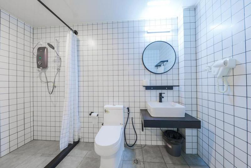 Paly Hotel image