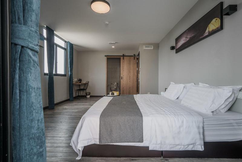 Paly Hotel image
