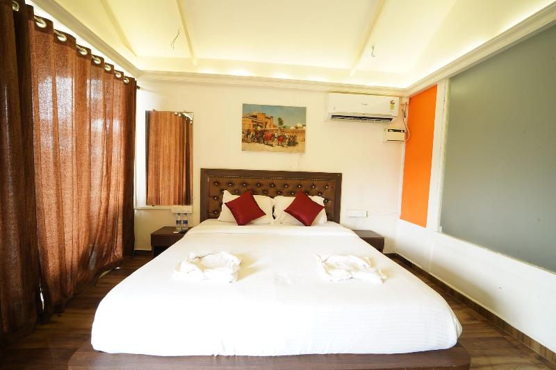Sunset & Waves Resort image