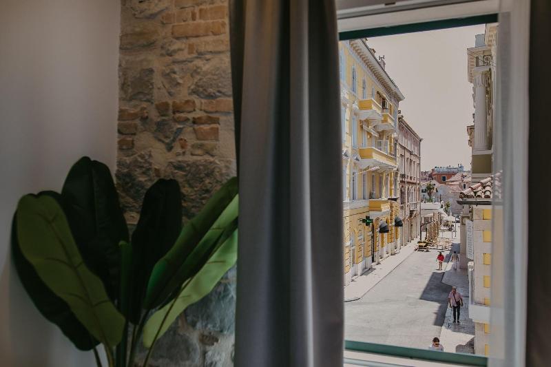 Porto Nativo Split image
