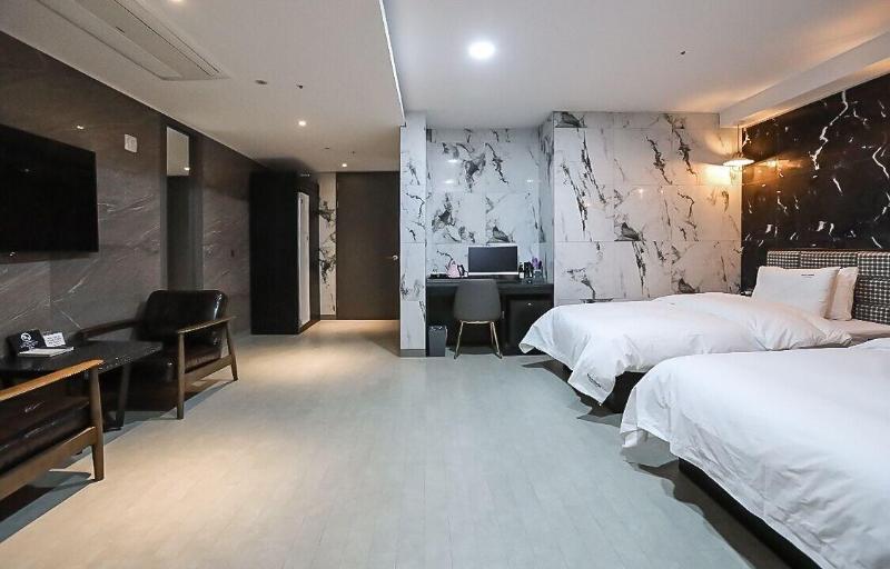 Hotel Yuna image