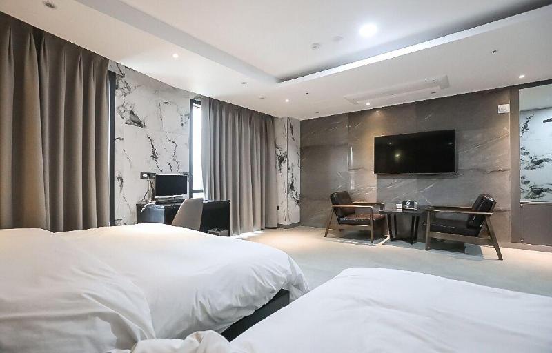 Hotel Yuna image
