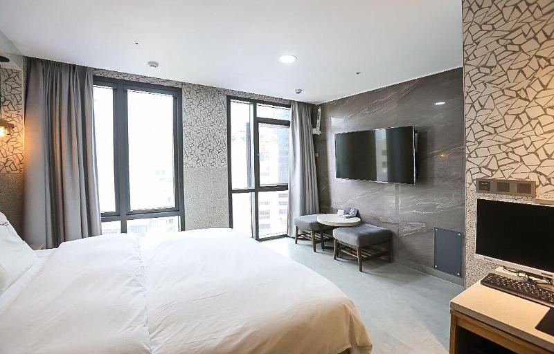 Hotel Yuna image