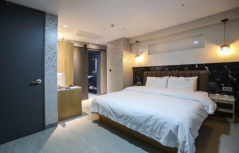 Hotel Yuna image