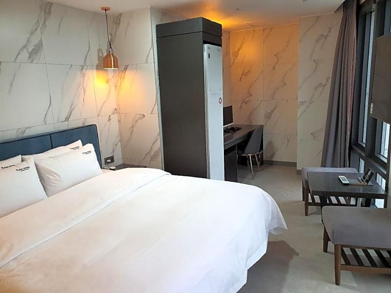 Hotel Yuna image