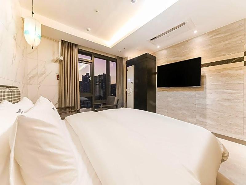 Hotel Yuna image