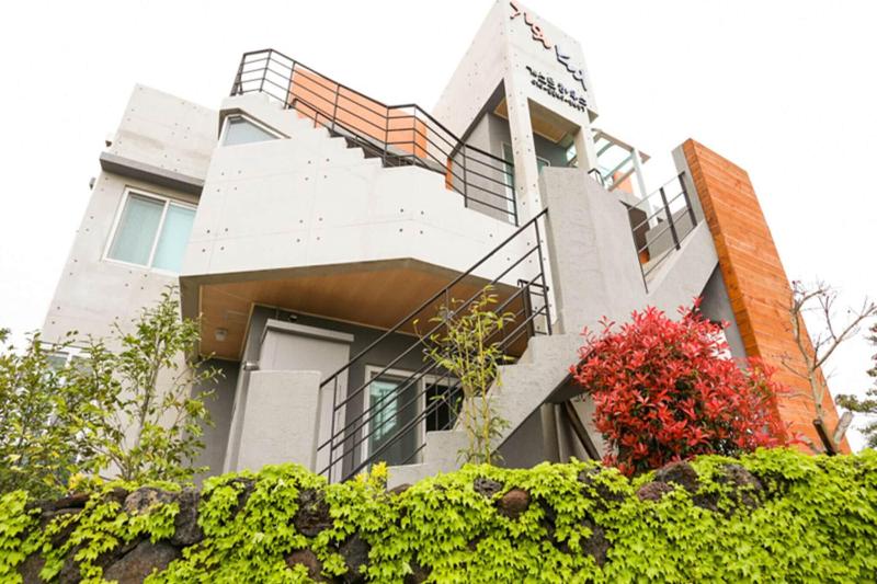 Jeju Gaonnuri Guest House image