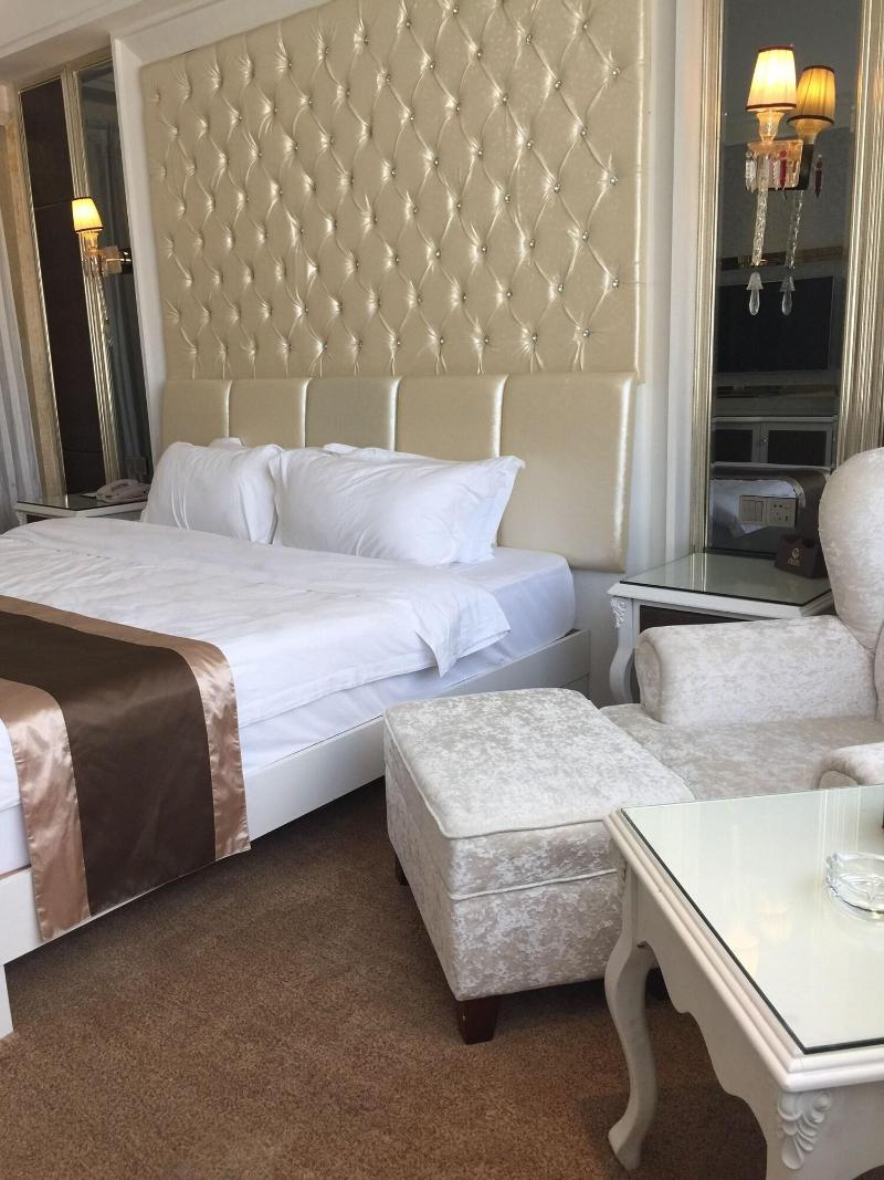 Kelly Wah International Hotel image