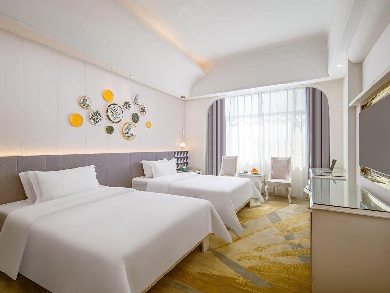 Kelly Wah International Hotel image