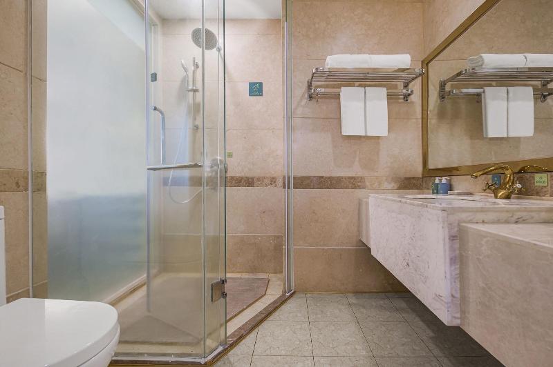 Kelly Wah International Hotel image