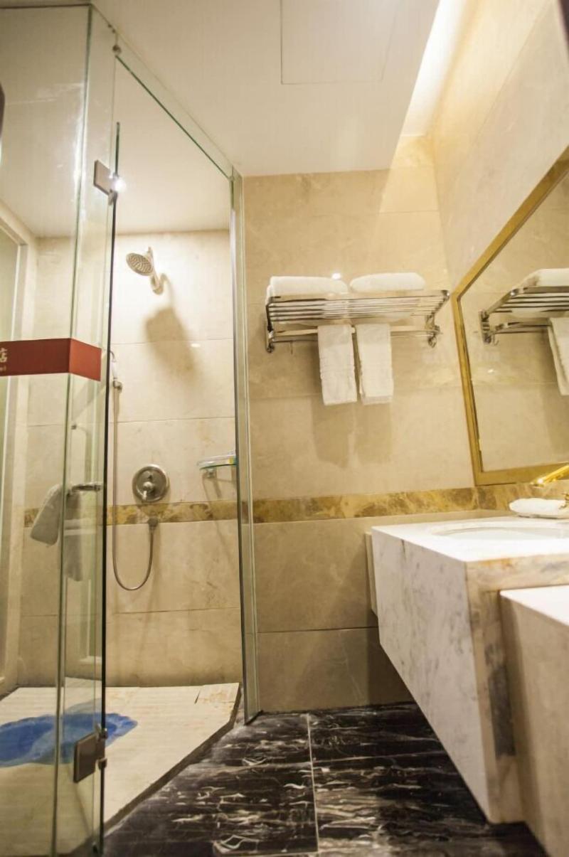 Kelly Wah International Hotel image