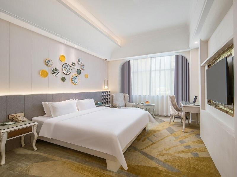 Kelly Wah International Hotel image